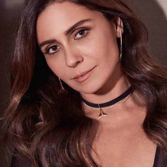 Choker, nome atual para gargantilha