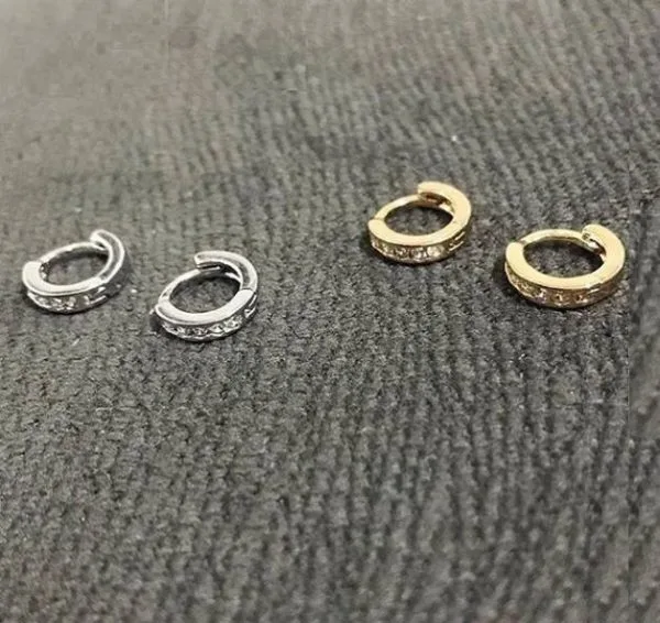 Brinco Rommanel argola com 5 zircônias dourado ou prateado - Cods 523214 ou 120721 - Imagem 4
