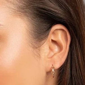 Brinco Rommanel meia argola com símbolo do infinito vazado ao centro, 1,5 cm diâmetro - Cód 526485